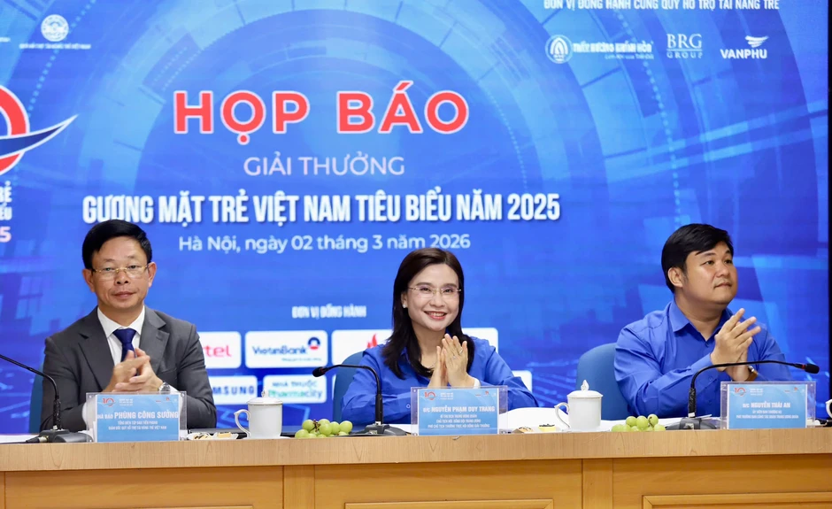 Cầu thủ Đình Bắc được đề cử Gương mặt trẻ Việt Nam tiêu biểu năm 2025 Cầu thủ Đình Bắc được đề cử Gương mặt trẻ Việt Nam tiêu biểu năm 2025