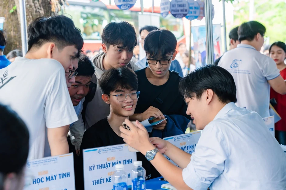 Chàng trai An Giang nhận học bổng toàn phần tiến sĩ đại học top 8 thế giới Chàng trai An Giang nhận học bổng toàn phần tiến sĩ đại học top 8 thế giới