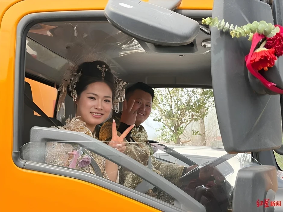 Chàng trai rước dâu bằng xe độc lạ Chàng trai rước dâu bằng xe độc lạ