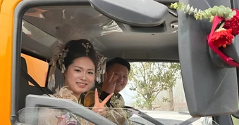 Chàng trai rước dâu bằng xe độc lạ