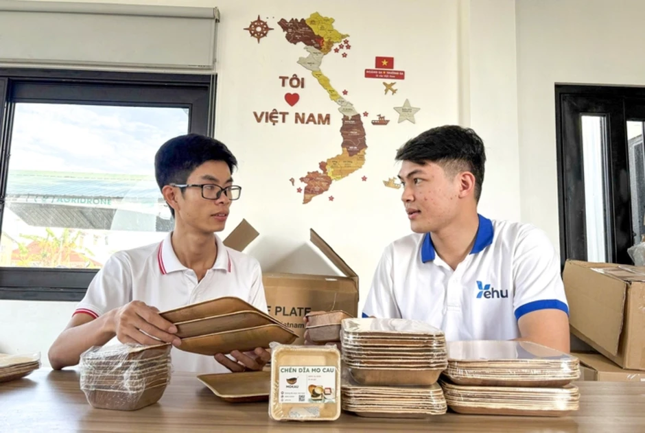 Chén đĩa được làm từ mo cau, dùng được trong lò nướng, lò vi sóng Chén đĩa được làm từ mo cau, dùng được trong lò nướng, lò vi sóng