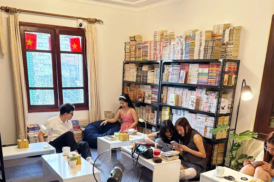 Chi 400 triệu đồng sưu tầm 4 tấn truyện tranh, cô gái làm điều bất ngờ... Chi 400 triệu đồng sưu tầm 4 tấn truyện tranh, cô gái làm điều bất ngờ...
