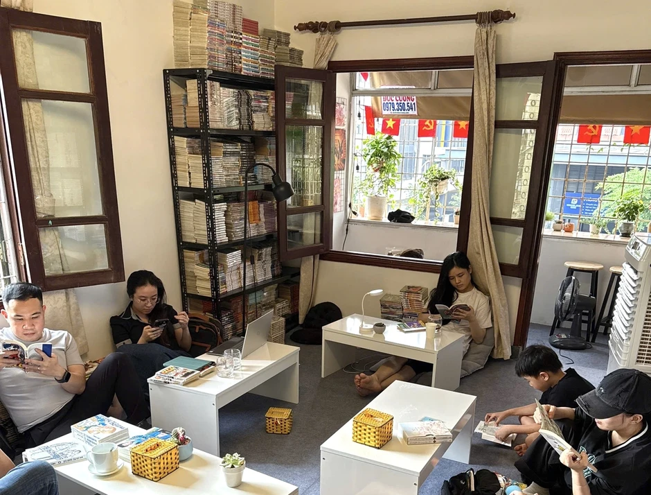 Chi 400 triệu đồng sưu tầm 4 tấn truyện tranh, cô gái làm điều bất ngờ... Chi 400 triệu đồng sưu tầm 4 tấn truyện tranh, cô gái làm điều bất ngờ...