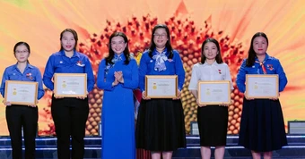 Chi đoàn phóng viên báo Tuổi Trẻ nhận giải thưởng Hồ Hảo Hớn năm 2026