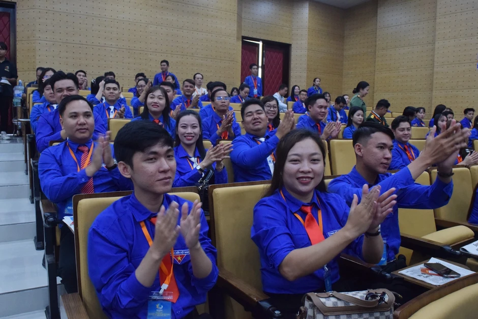 Chị Thị Phương Hồng giữ chức Chủ tịch Hội Liên hiệp thanh niên tỉnh An Giang Chị Thị Phương Hồng giữ chức Chủ tịch Hội Liên hiệp thanh niên tỉnh An Giang