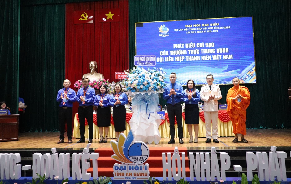 Chị Thị Phương Hồng làm Chủ tịch Hội LHTN Việt Nam tỉnh An Giang khóa I Chị Thị Phương Hồng làm Chủ tịch Hội LHTN Việt Nam tỉnh An Giang khóa I