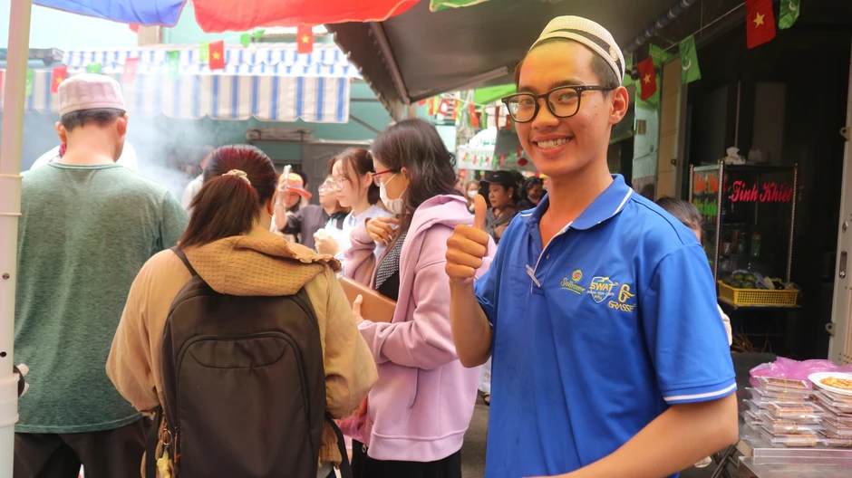 Chỉ xuất hiện 1 tháng/năm: Chợ Ramadan hẻm 157 chiều nào cũng cháy hàng Chỉ xuất hiện 1 tháng/năm: Chợ Ramadan hẻm 157 chiều nào cũng cháy hàng