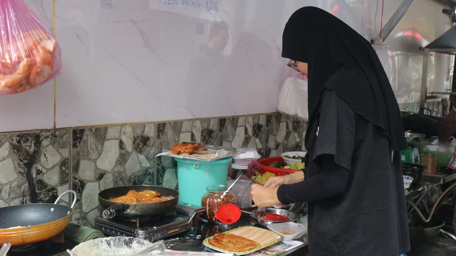 Chỉ xuất hiện 1 tháng/năm: Chợ Ramadan hẻm 157 chiều nào cũng cháy hàng Chỉ xuất hiện 1 tháng/năm: Chợ Ramadan hẻm 157 chiều nào cũng cháy hàng