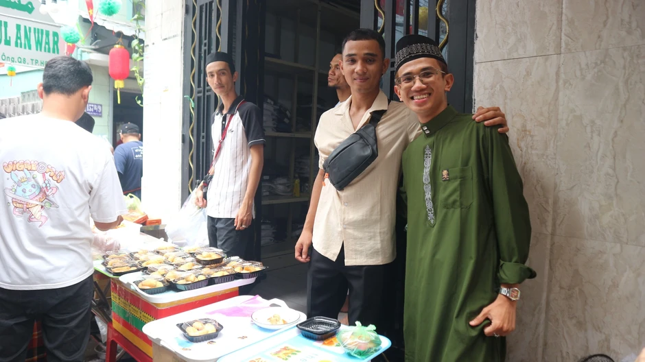 Chỉ xuất hiện 1 tháng/năm: Chợ Ramadan hẻm 157 chiều nào cũng cháy hàng Chỉ xuất hiện 1 tháng/năm: Chợ Ramadan hẻm 157 chiều nào cũng cháy hàng