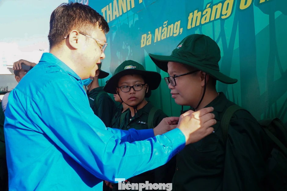 Chiến sĩ nhí Đà Nẵng háo hức 'nhập ngũ', trải nghiệm mùa hè trong quân đội