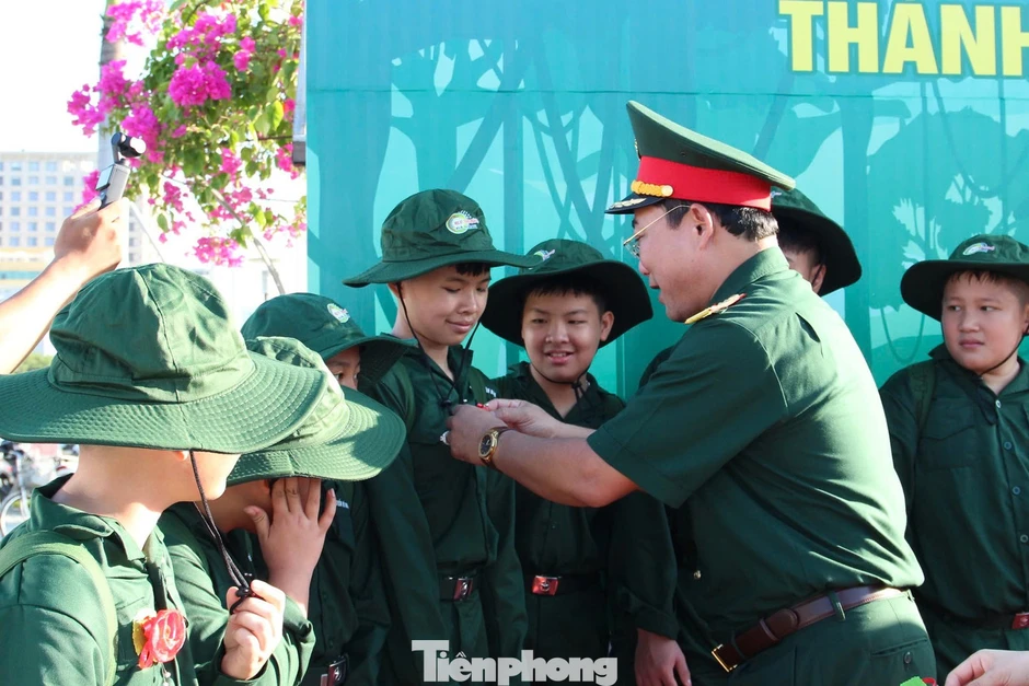 Chiến sĩ nhí Đà Nẵng háo hức 'nhập ngũ', trải nghiệm mùa hè trong quân đội