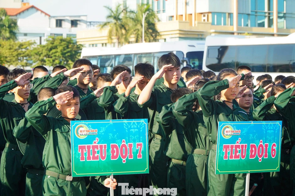 Chiến sĩ nhí Đà Nẵng háo hức 'nhập ngũ', trải nghiệm mùa hè trong quân đội