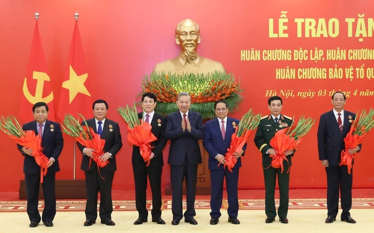 Chín tập thể được đề nghị xét tặng Huân chương Bảo vệ Tổ quốc hạng nhất Chín tập thể được đề nghị xét tặng Huân chương Bảo vệ Tổ quốc hạng nhất