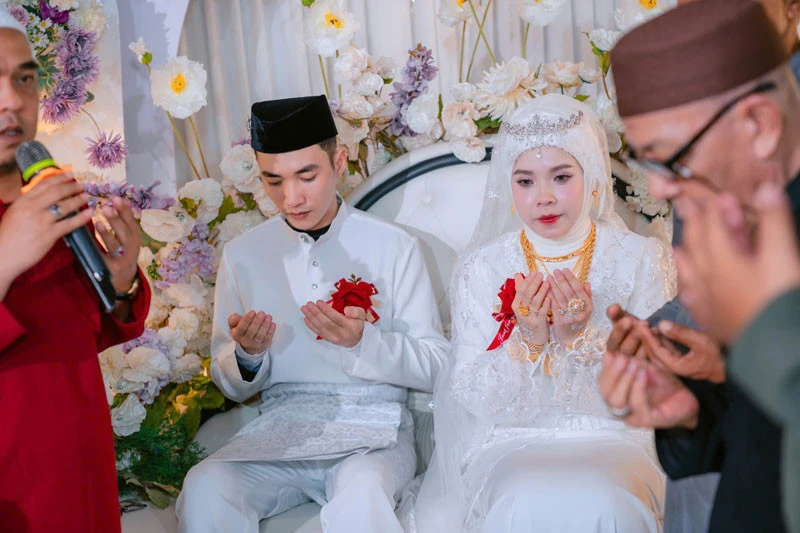 Chú rể Cần Thơ cưới vợ người Chăm, làm 3 đám cưới trong 7 ngày Chú rể Cần Thơ cưới vợ người Chăm, làm 3 đám cưới trong 7 ngày