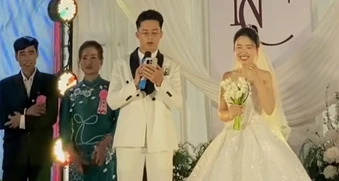 Chú rể người Trung Quốc hứa 'không đánh em' khiến hôn trường cười nghiêng ngả