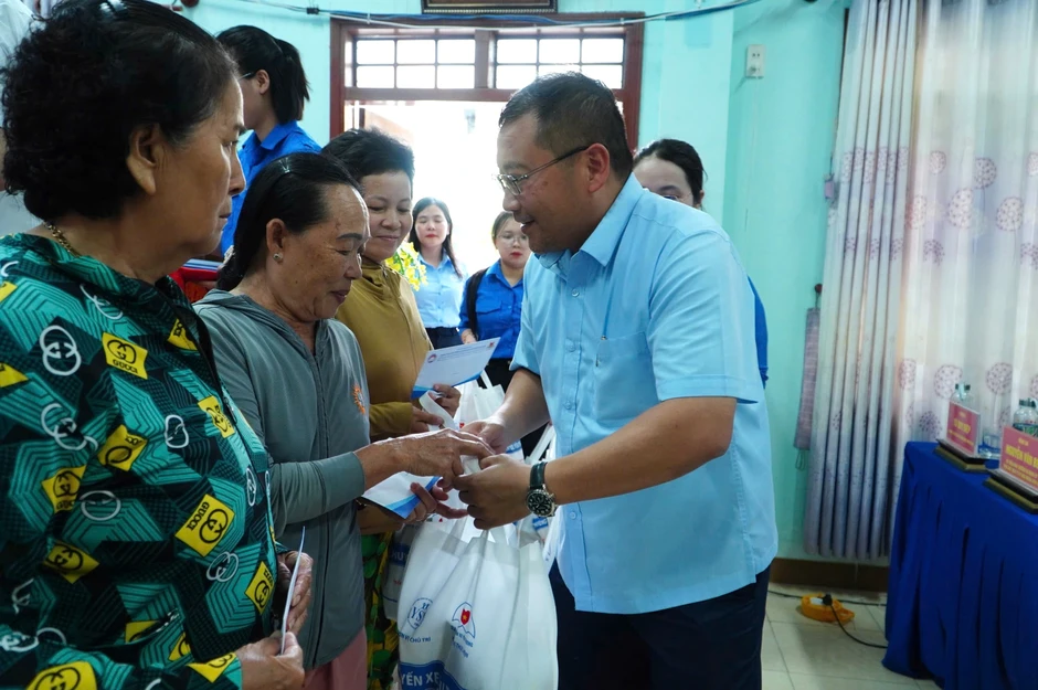 Chương trình Sinh viên với biển, đảo Tổ quốc: Hơn 200 triệu đồng đến đảo Nhơn Châu Chương trình Sinh viên với biển, đảo Tổ quốc: Hơn 200 triệu đồng đến đảo Nhơn Châu