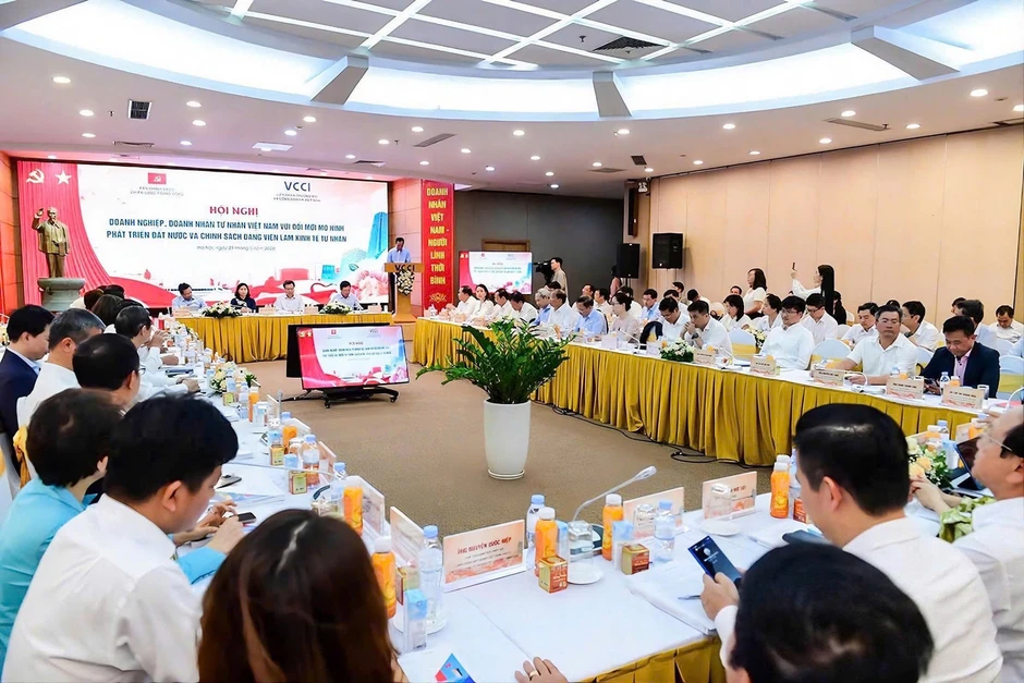Chuyển đổi xanh: Khi ‘tấm vé vào thị trường’ không còn là giá rẻ Chuyển đổi xanh: Khi ‘tấm vé vào thị trường’ không còn là giá rẻ