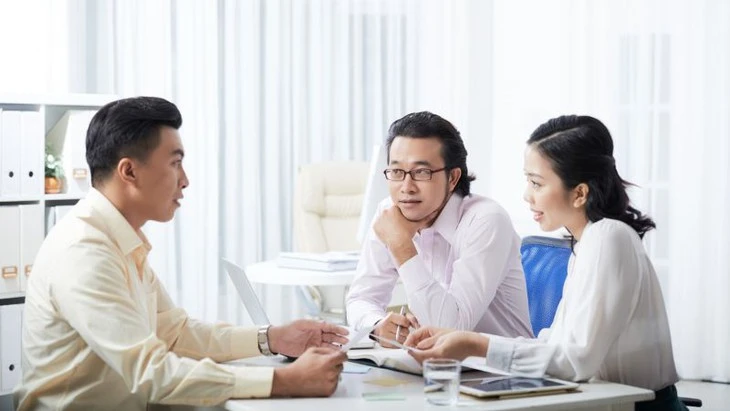 Có bằng đại học, 30 tuổi vẫn thất nghiệp, đi giao hàng, phục vụ: Có gì phải xấu hổ?