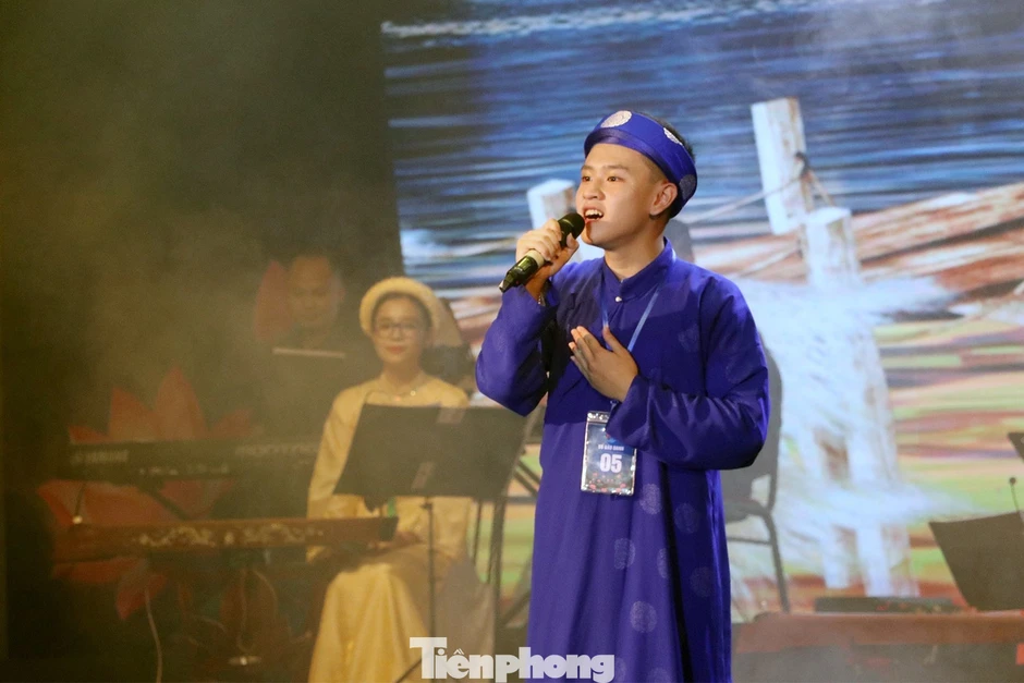 Cô bé 8 tuổi gây ấn tượng với làn điệu Ví, Giặm Cô bé 8 tuổi gây ấn tượng với làn điệu Ví, Giặm
