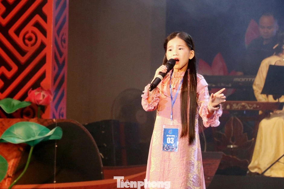 Cô bé 8 tuổi gây ấn tượng với làn điệu Ví, Giặm Cô bé 8 tuổi gây ấn tượng với làn điệu Ví, Giặm
