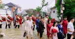 Cô dâu, chú rể xắn quần, lội nước làm lễ ăn hỏi