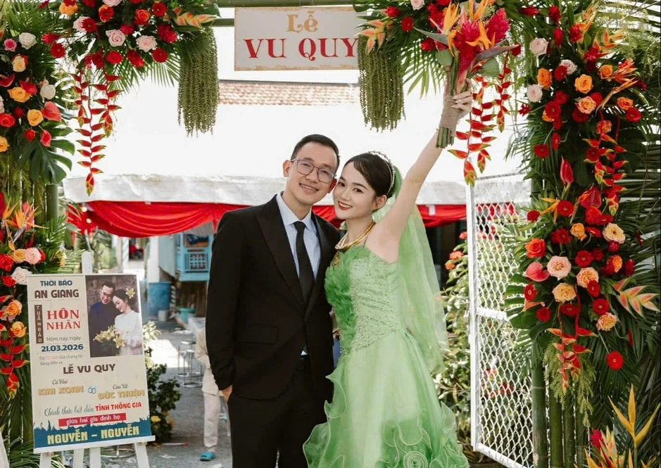 Cô dâu cùng gia đình tự trang trí đám cưới và thành quả gây bất ngờ Cô dâu cùng gia đình tự trang trí đám cưới và thành quả gây bất ngờ