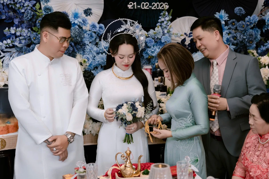 Cô dâu ở TPHCM gây sốt vì lễ ăn hỏi lúc 15h, lý do khiến ai cũng bất ngờ Cô dâu ở TPHCM gây sốt vì lễ ăn hỏi lúc 15h, lý do khiến ai cũng bất ngờ