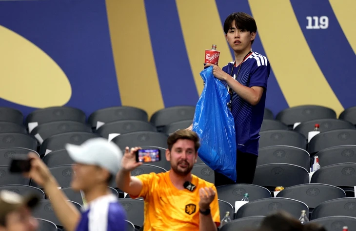 Cổ động viên Nhật Bản dọn sạch rác ở World Cup, ở Việt Nam cũng đã có điều tuyệt vời như vậy rồi mà Cổ động viên Nhật Bản dọn sạch rác ở World Cup, ở Việt Nam cũng đã có điều tuyệt vời như vậy rồi mà