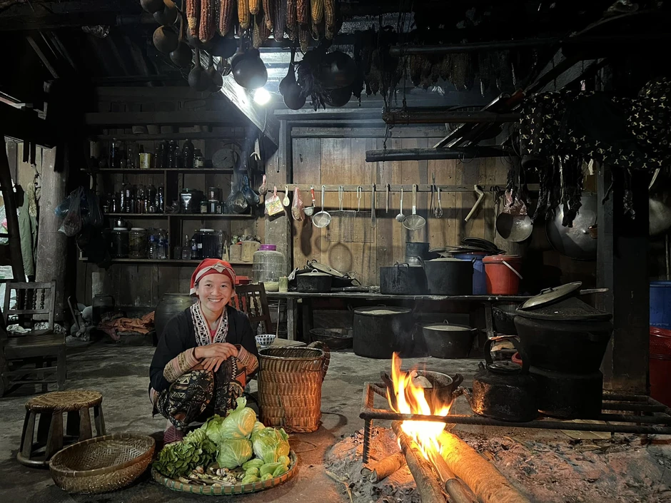 Cô gái Dao 'đổi đời' nhờ làm du lịch, đón khách Tây đến cày ruộng, hái rau Cô gái Dao 'đổi đời' nhờ làm du lịch, đón khách Tây đến cày ruộng, hái rau