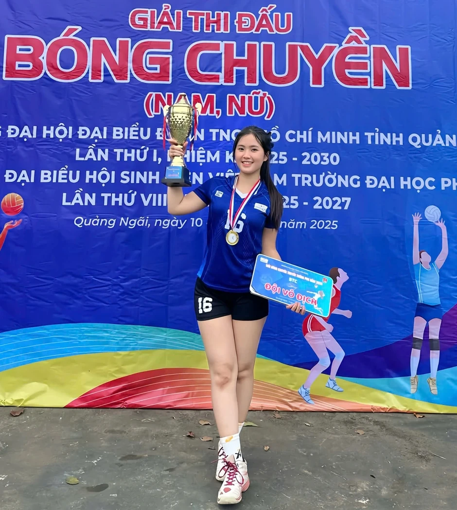 Cô gái được gọi là 'hoa khôi bóng chuyền' Cô gái được gọi là 'hoa khôi bóng chuyền'