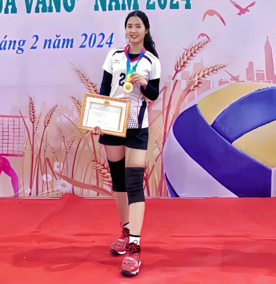 Cô gái được gọi là 'hoa khôi bóng chuyền' Cô gái được gọi là 'hoa khôi bóng chuyền'