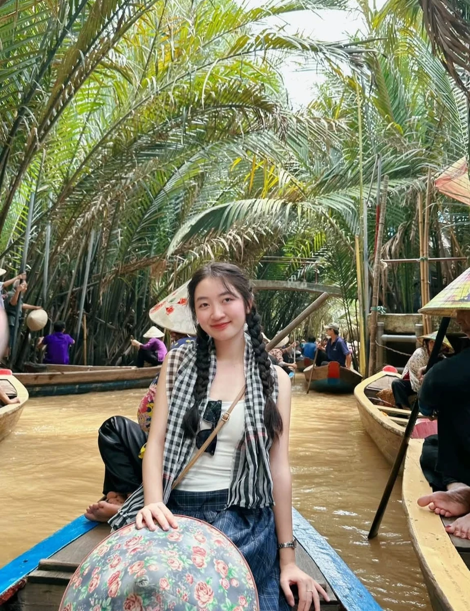 Cô gái Hà Nội 23 tuổi nghỉ việc văn phòng, dành 8 tháng sống từ núi tới đảo Cô gái Hà Nội 23 tuổi nghỉ việc văn phòng, dành 8 tháng sống từ núi tới đảo