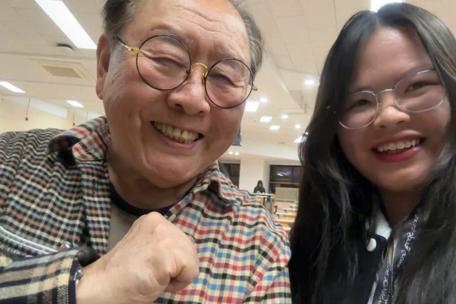 Cô gái Việt bất ngờ khi gặp nam diễn viên Trư Bát Giới phim Tây du ký Cô gái Việt bất ngờ khi gặp nam diễn viên Trư Bát Giới phim Tây du ký