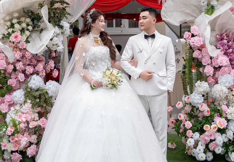 Cô gái Vĩnh Long lấy chồng ‘Tỷ Phú’ đúng với ước nguyện năm 18 tuổi Cô gái Vĩnh Long lấy chồng ‘Tỷ Phú’ đúng với ước nguyện năm 18 tuổi