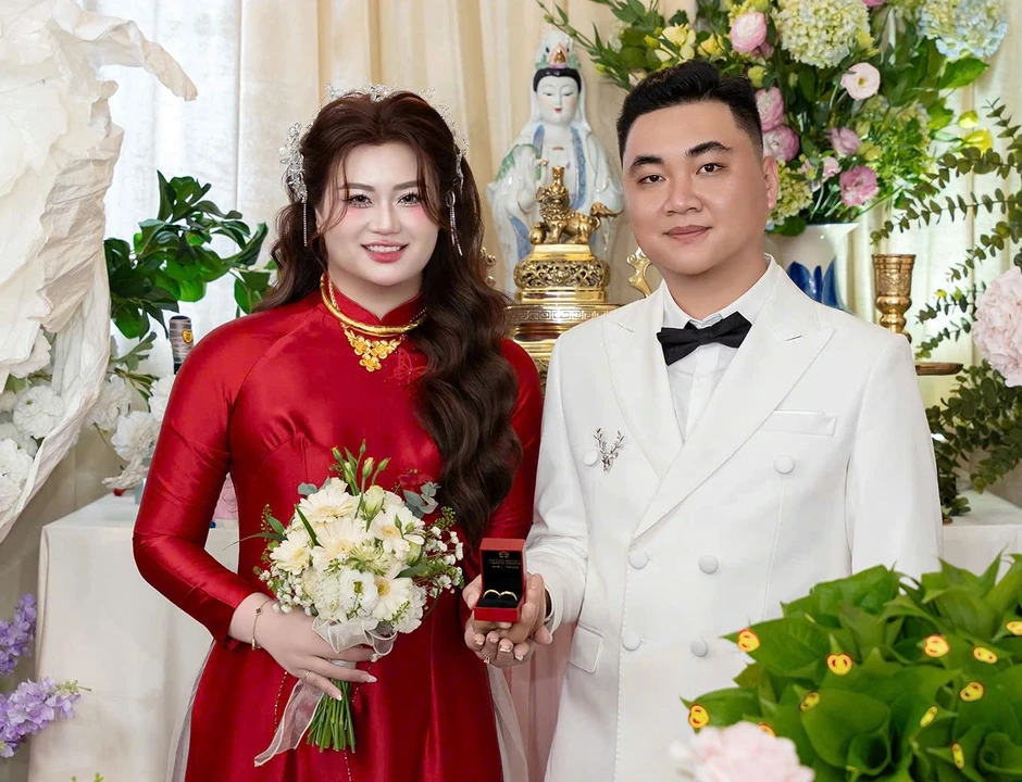 Cô gái Vĩnh Long lấy chồng ‘Tỷ Phú’ đúng với ước nguyện năm 18 tuổi Cô gái Vĩnh Long lấy chồng ‘Tỷ Phú’ đúng với ước nguyện năm 18 tuổi