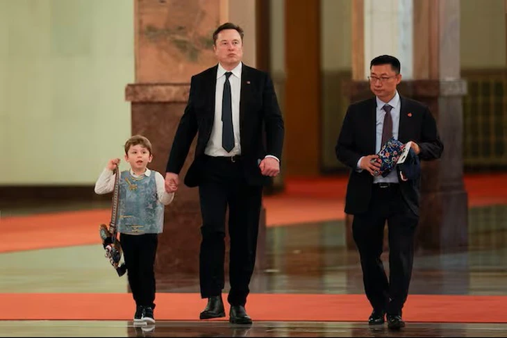 Con trai Elon Musk xách túi đầu rồng, doanh nghiệp Trung tăng 10 lần doanh số Con trai Elon Musk xách túi đầu rồng, doanh nghiệp Trung tăng 10 lần doanh số
