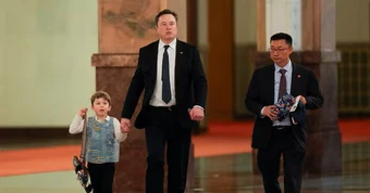 Con trai Elon Musk xách túi đầu rồng, doanh nghiệp Trung tăng 10 lần doanh số