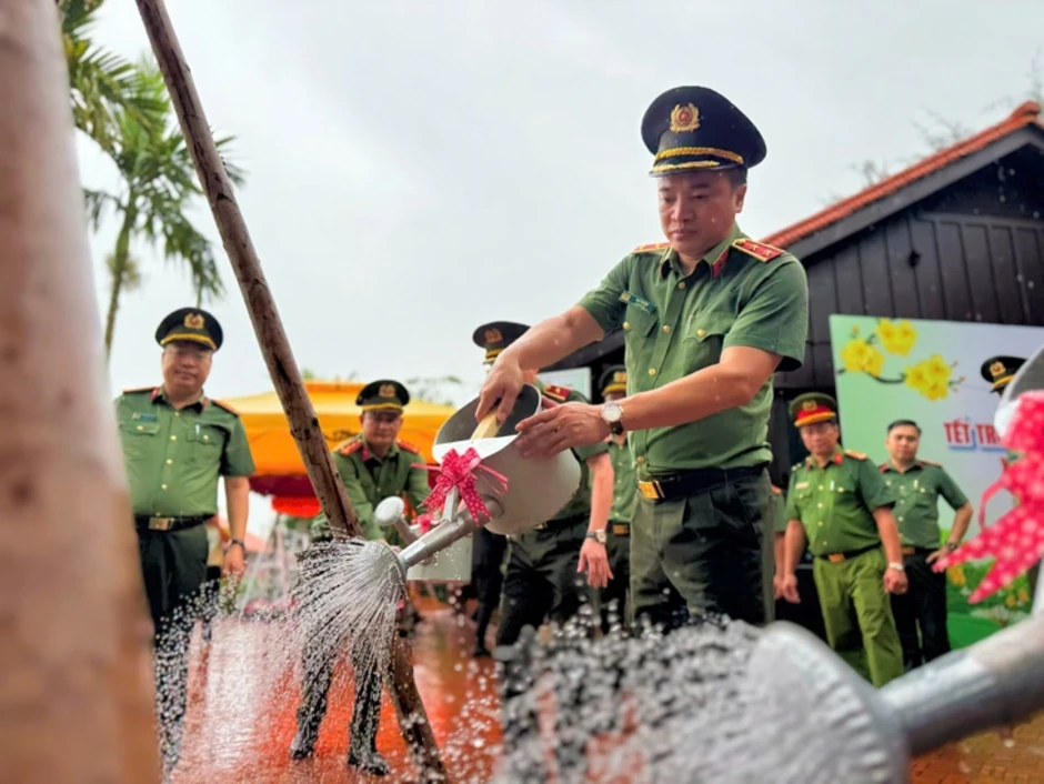 Công an TP.HCM gắn Tết trồng cây với bảo vệ môi trường, phòng chống cháy rừng