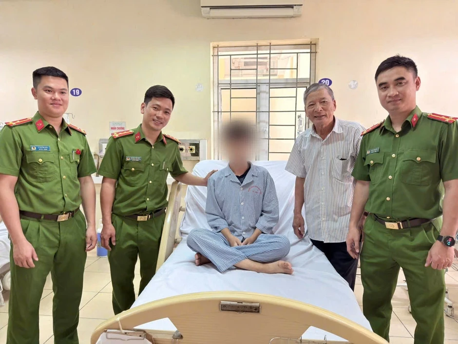 Cõng nam sinh qua rừng, đại úy trẻ chạy đua từng giây giành lại sự sống Cõng nam sinh qua rừng, đại úy trẻ chạy đua từng giây giành lại sự sống