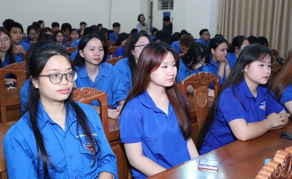 Công tác tuyên truyền miệng vẫn đặc biệt quan trọng và không thể thay thế Công tác tuyên truyền miệng vẫn đặc biệt quan trọng và không thể thay thế
