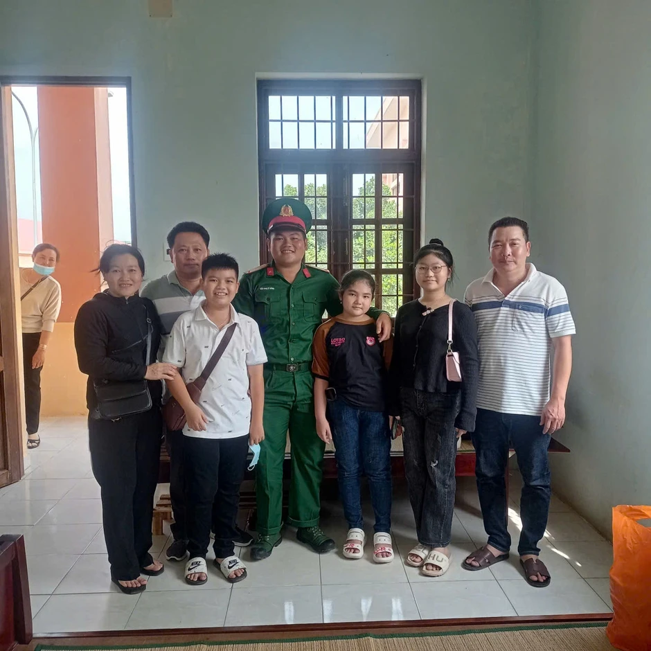 Cử nhân luật chính thức thành quân nhân, nối nghiệp ông ngoại Cử nhân luật chính thức thành quân nhân, nối nghiệp ông ngoại