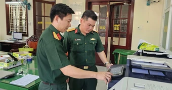 Cử nhân luật chính thức thành quân nhân, nối nghiệp ông ngoại