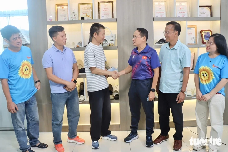 Cùng đón chờ phiên livestream gây quỹ 15 giờ, trích 10% doanh thu cho Ước mơ của Thúy Cùng đón chờ phiên livestream gây quỹ 15 giờ, trích 10% doanh thu cho Ước mơ của Thúy
