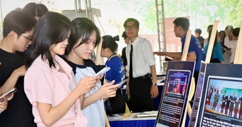 Cùng sinh viên chủ động hội nhập