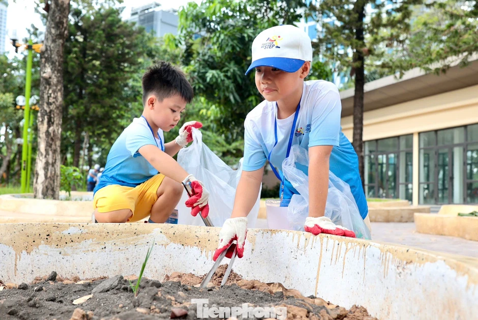 Cuộc thi nhặt rác lần đầu tổ chức ở Hà Nội