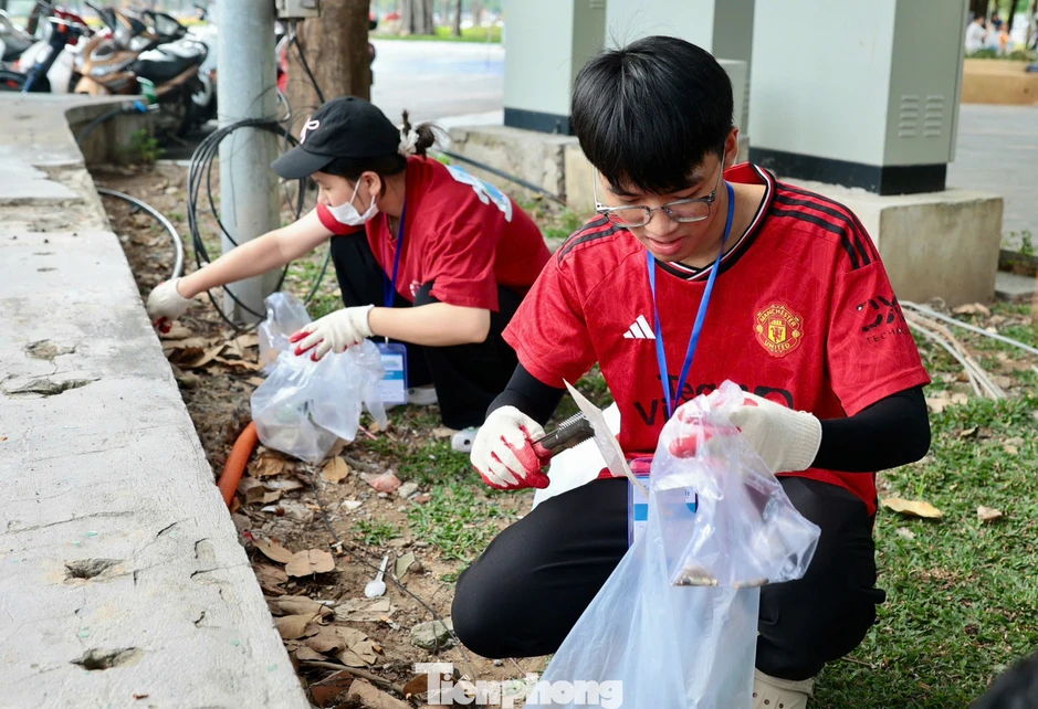 Cuộc thi nhặt rác lần đầu tổ chức ở Hà Nội