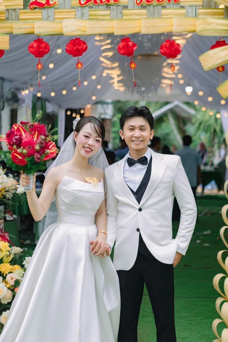 Cưới mối tình 13 năm, chú rể làm cổng hoa độc đáo, trang trí cả con ngõ 100m Cưới mối tình 13 năm, chú rể làm cổng hoa độc đáo, trang trí cả con ngõ 100m