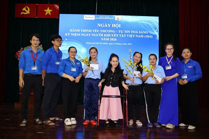 Đại sứ hoa hậu Trăng khuyết Trần Trà My: Mạnh mẽ lên để quyết định tương lai Đại sứ hoa hậu Trăng khuyết Trần Trà My: Mạnh mẽ lên để quyết định tương lai