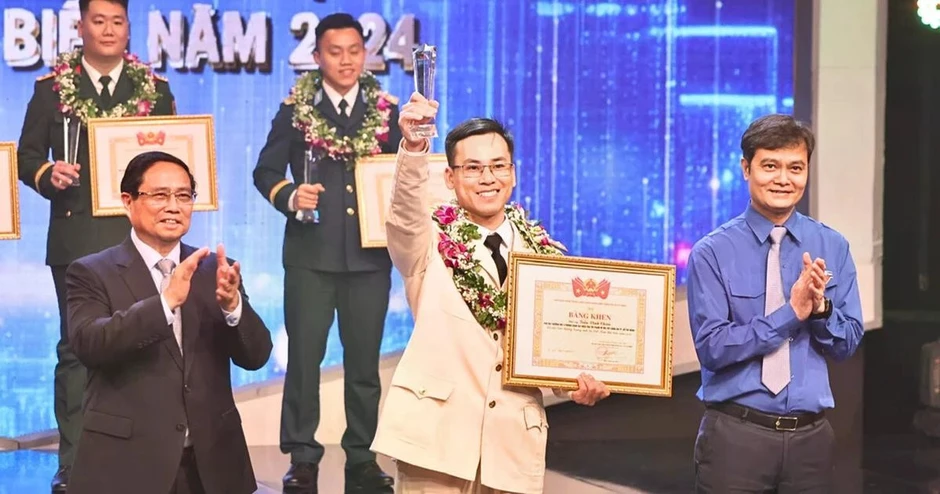 Đại úy Nguyễn Cao Cường, nữ xạ thủ Trịnh Thu Vinh hướng về Đại hội Đoàn XIII Đại úy Nguyễn Cao Cường, nữ xạ thủ Trịnh Thu Vinh hướng về Đại hội Đoàn XIII