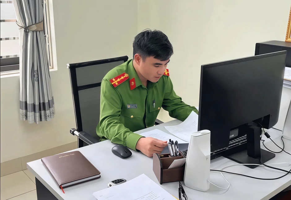 Đại úy Nguyễn Cao Cường, nữ xạ thủ Trịnh Thu Vinh hướng về Đại hội Đoàn XIII Đại úy Nguyễn Cao Cường, nữ xạ thủ Trịnh Thu Vinh hướng về Đại hội Đoàn XIII
